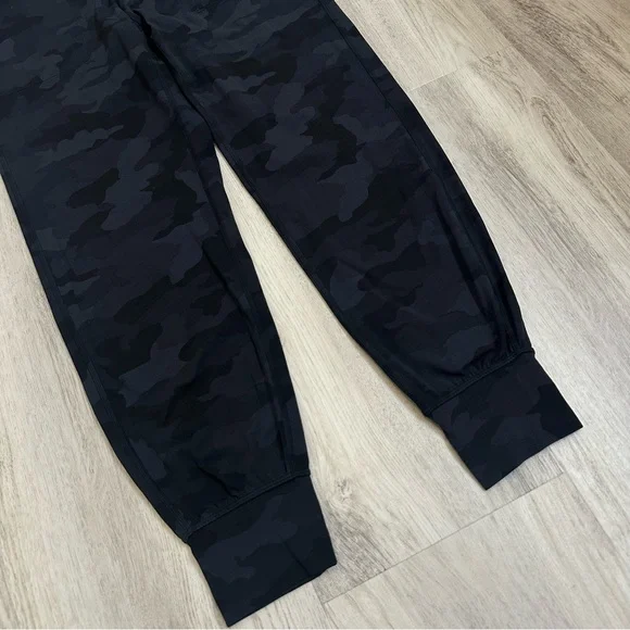 Lululemon Align Jogger 28" Black Camo Size 6 - Picture 4 of 5